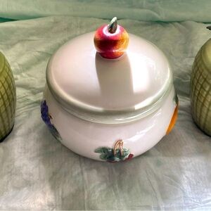 Farmhouse Vintage Style Fruits Ceramic
Dish gently used.